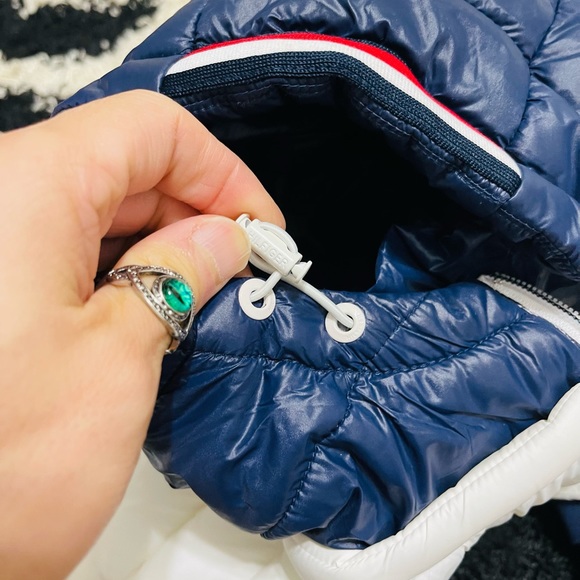 Like New Women Size Small Tommy Hilfiger Packable Hooded Puffer Jacket In white - Picture 13 of 16